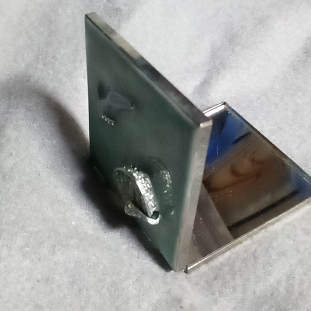 Compact makeup mirror - Picture 3 of 6